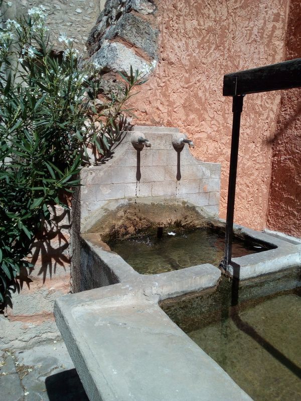 Martin Biagini place fountain-wash house