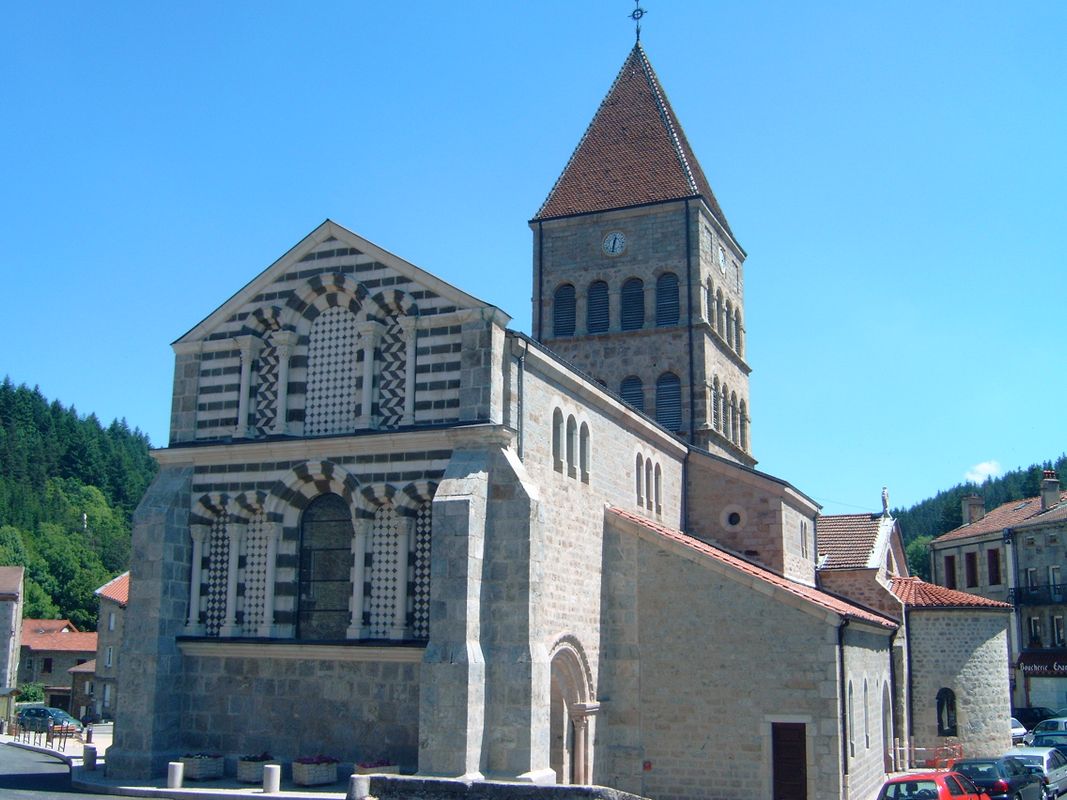 Eglise Romane St Jean Baptiste