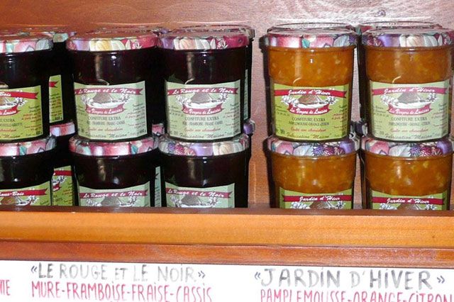 Jam sales at the Louisias Orchard