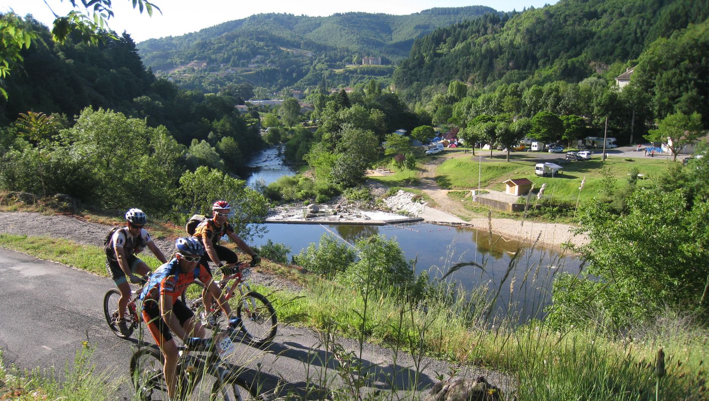 Camping  du Cheylard sur Eyrieux