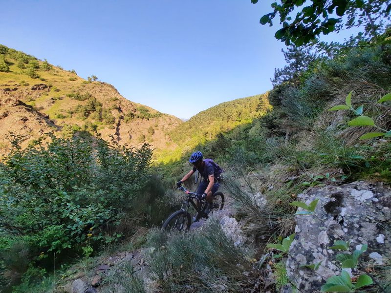 Recorrido por el desfiladero de Angust