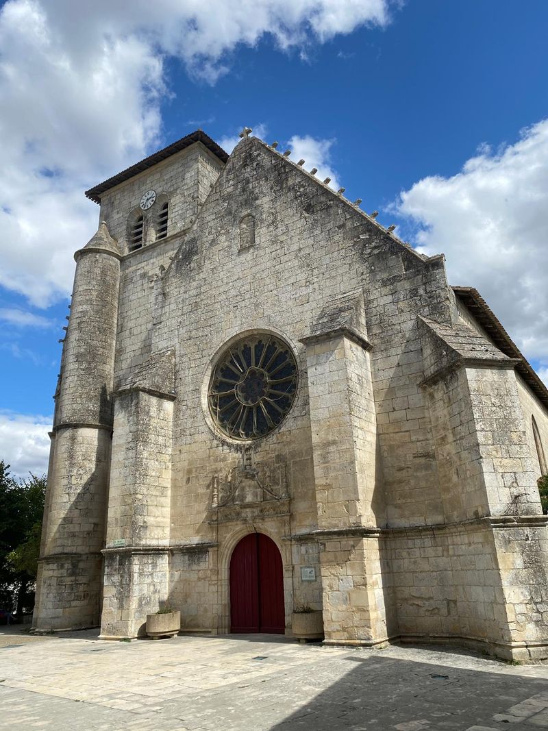 photosFeed-https://www.onpiste.com/media/uploads/destinations/422/ac03a608-1834-498f-94bf-fc0c67740d5e