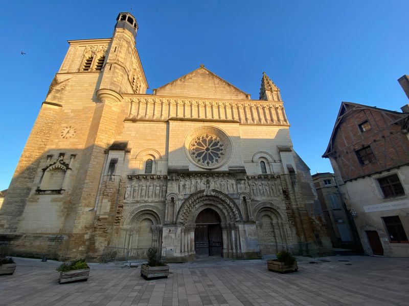 photosFeed-https://www.onpiste.com/media/uploads/destinations/499/b417c2e6-e934-445a-a933-8fa68f9f3897